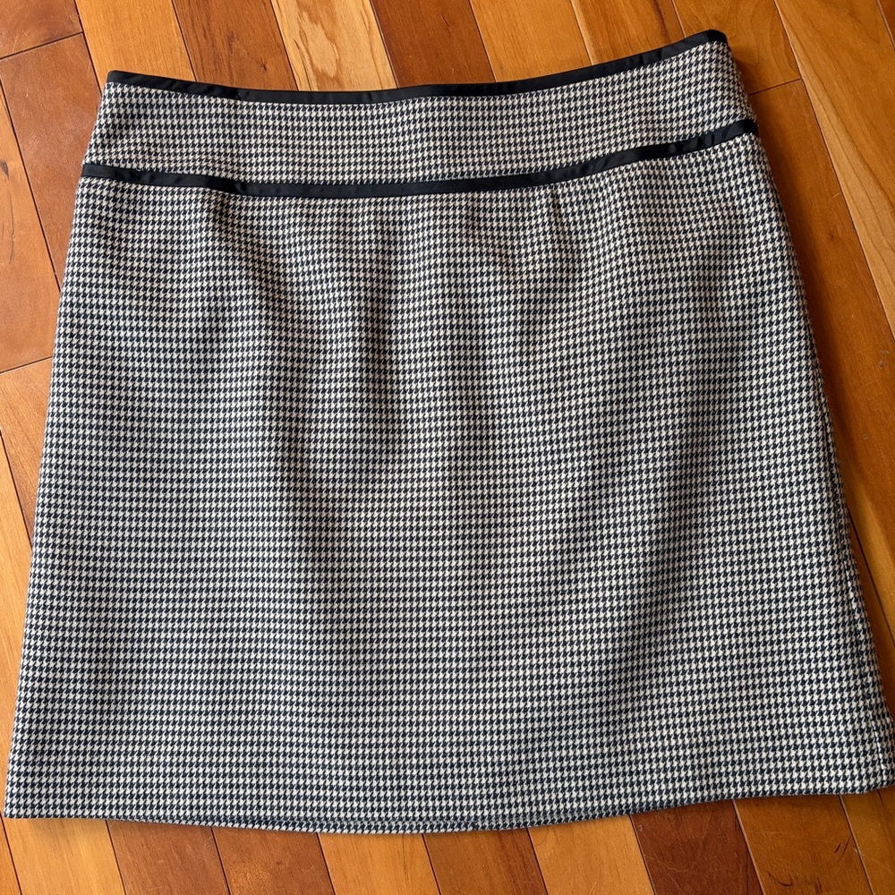LOFT Black and White Houndstooth Skirt size 2P